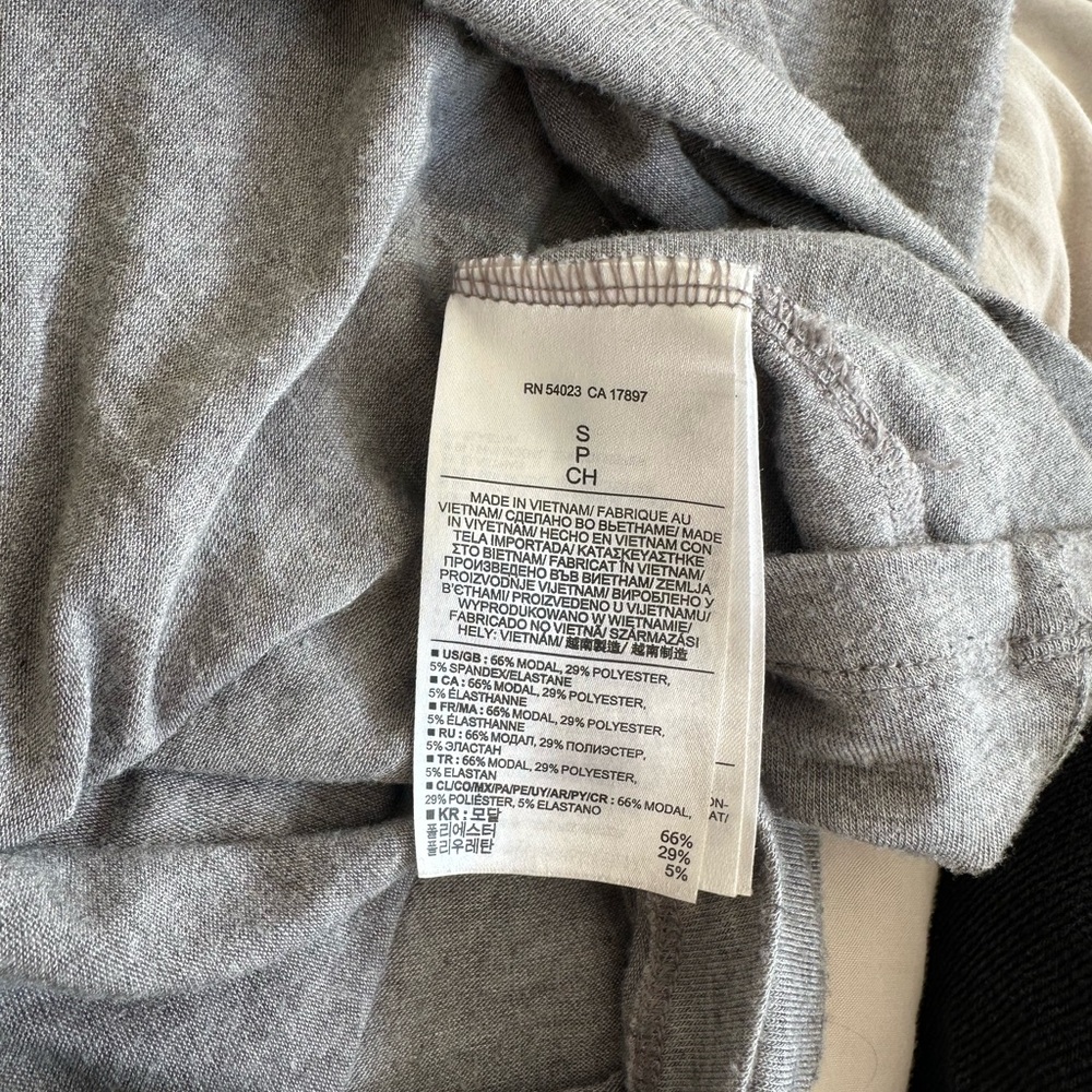 Boatneck dressy grey shirt from Banana Republic - Picture 5 of 5